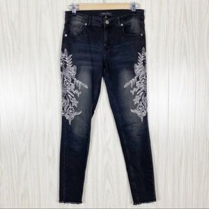 Romeo + Juliet | Black Frayed Hem Embroidered Skinny Jeggings Size Small